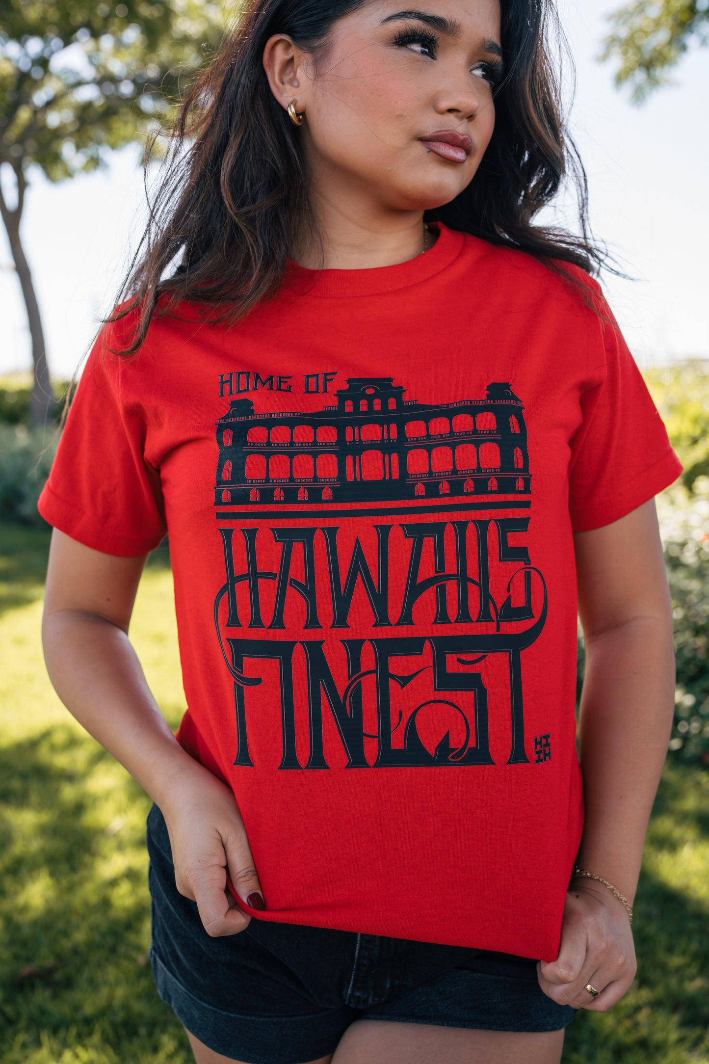 Black Hawaii's Finest Palace T-Shirt- Red/Black